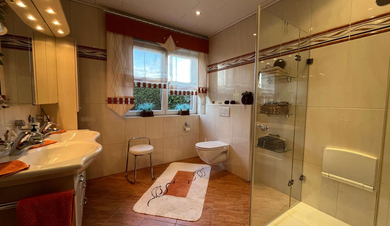 Badezimmer EG