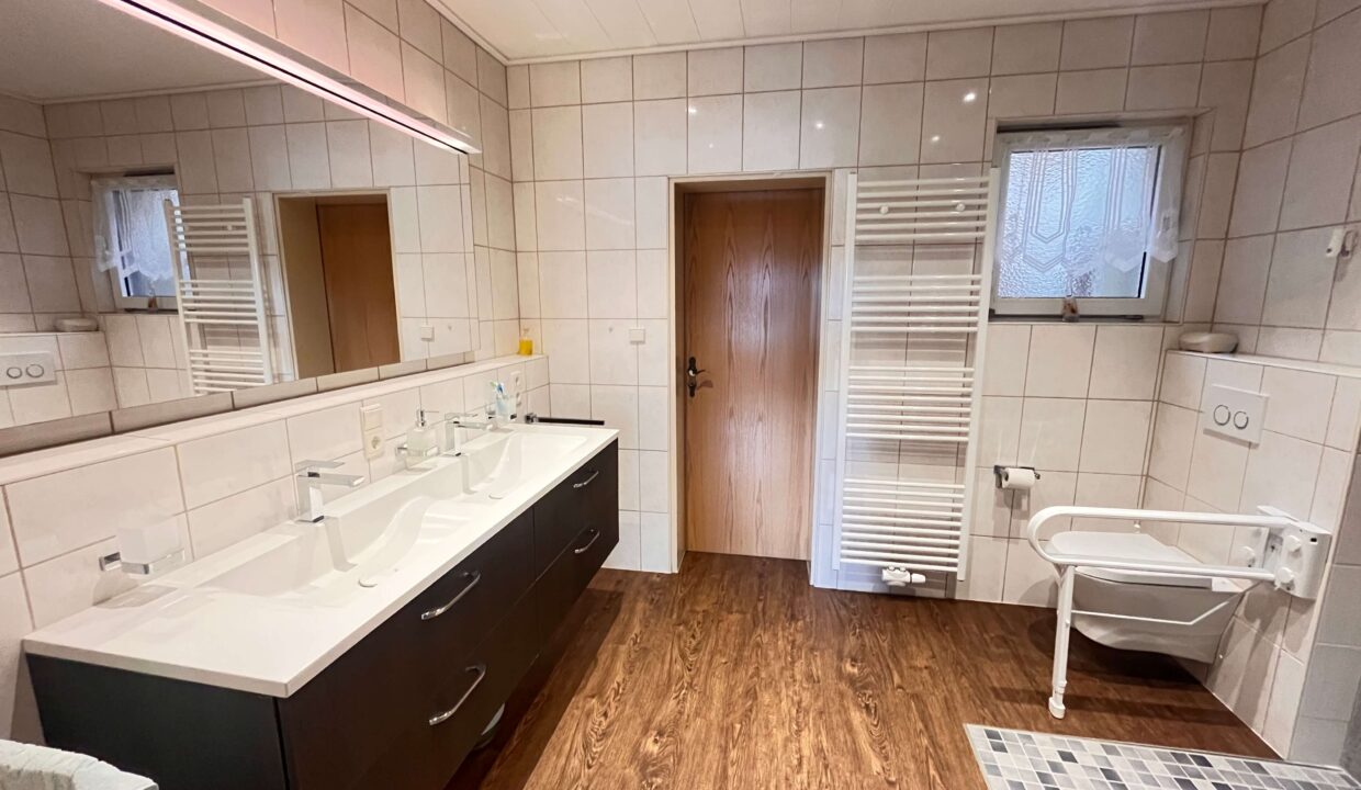 Badezimmer EG