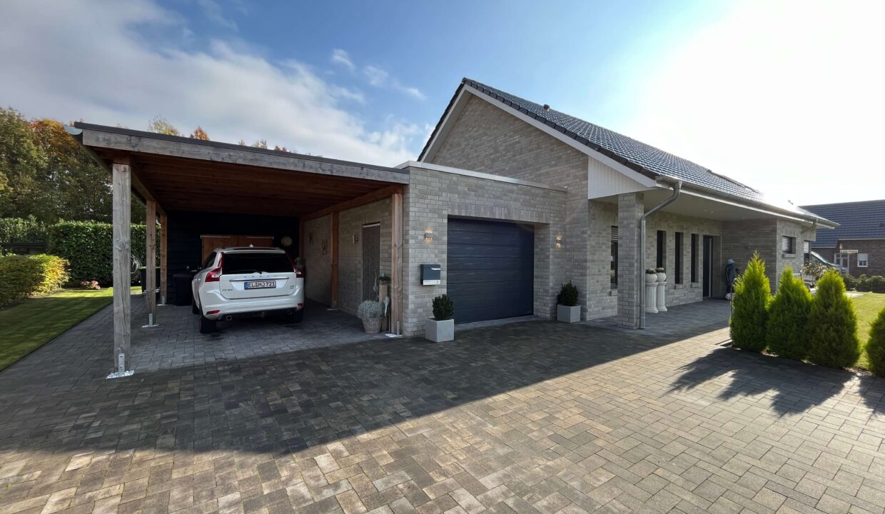 Carport und Garage