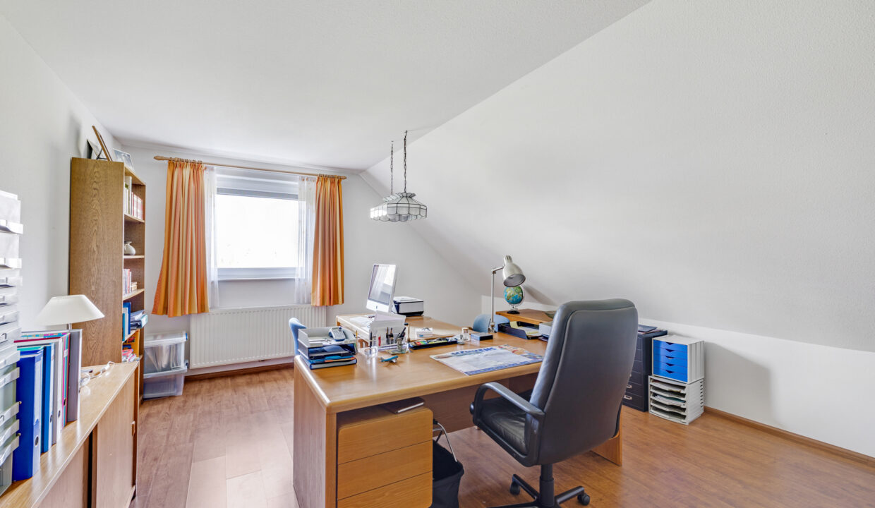 Schlafzimmer Büro OG