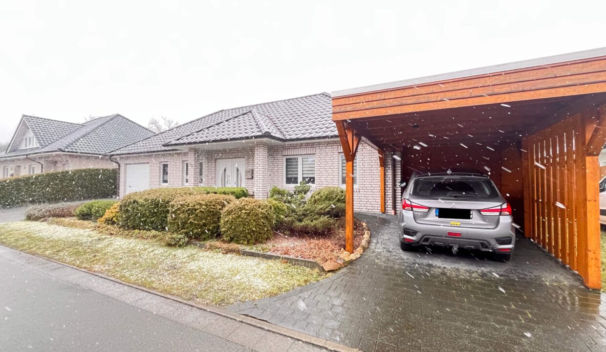 Carport und Garage