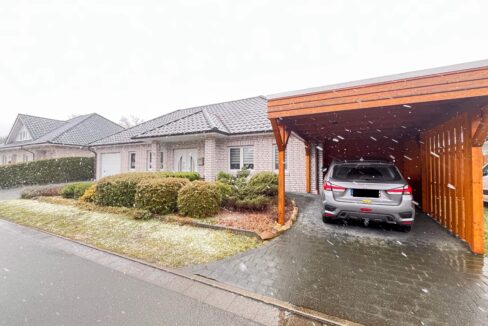 Carport und Garage